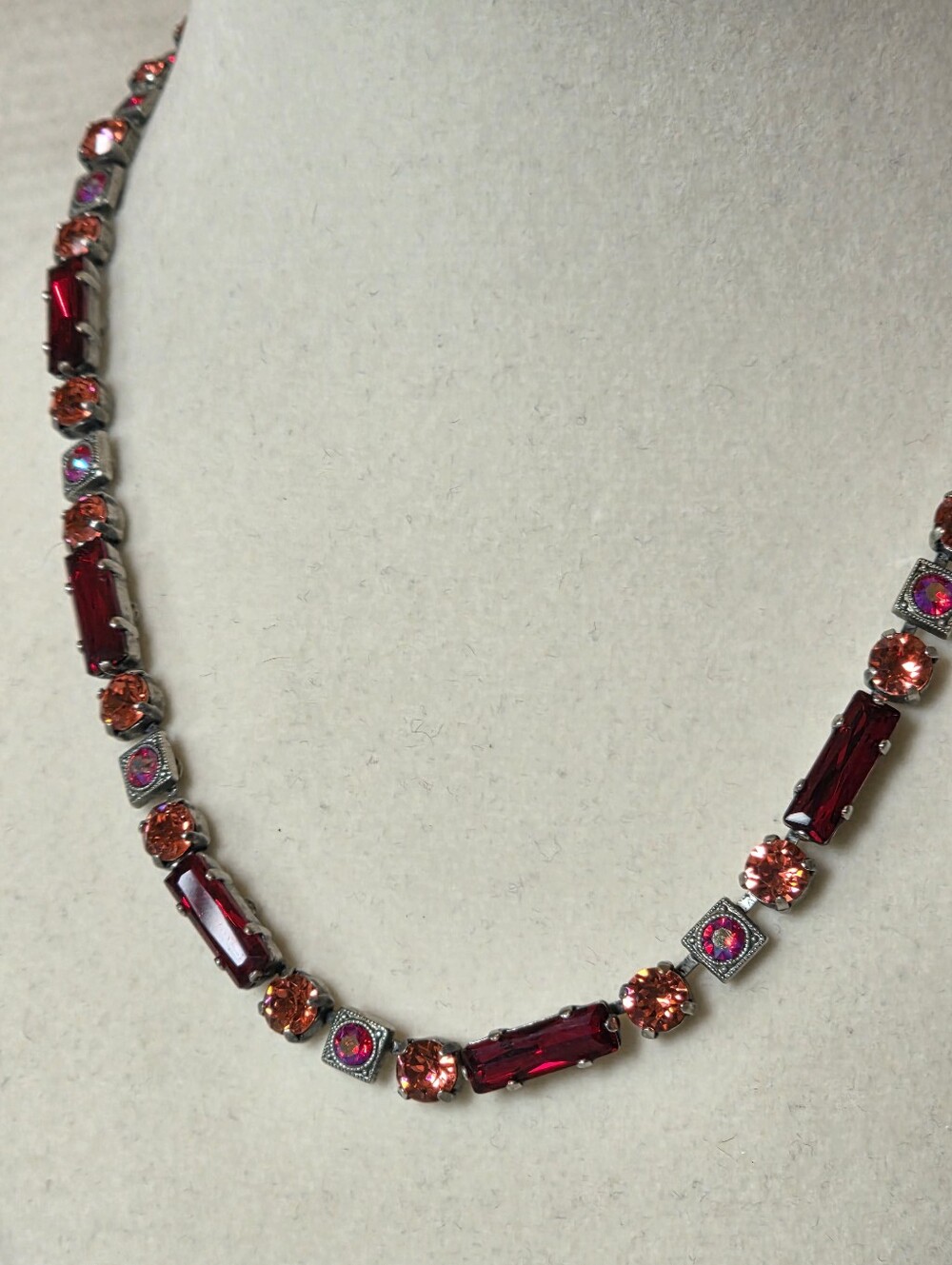 Sorrelli Crystal Necklace -Ruby Red & Coral Rhinestones -Adjustable - Picture 8 of 9
